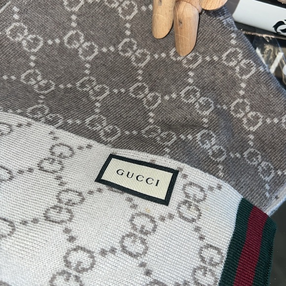•Gucci Two -Sided Scarf - Picture 3 of 8